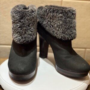 UGG Womens Genuine Sheepskin Ankle Boots with Fur Cuff Size 8